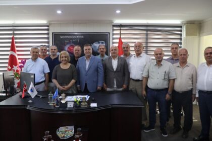 Menderes’te taksici esnafından Başkan Vekili Asuman Şen’e ziyaret Menderes’te taksici esnafından Başkan Vekili Asuman Şen’e ziyaret