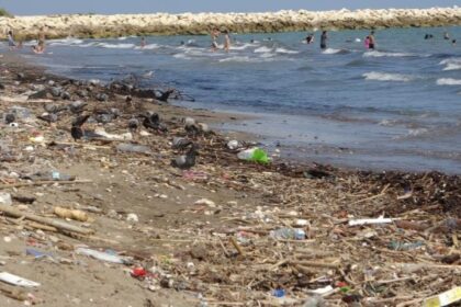 Mersin sahillerinde kirlilik turizmi tehdit ediyor