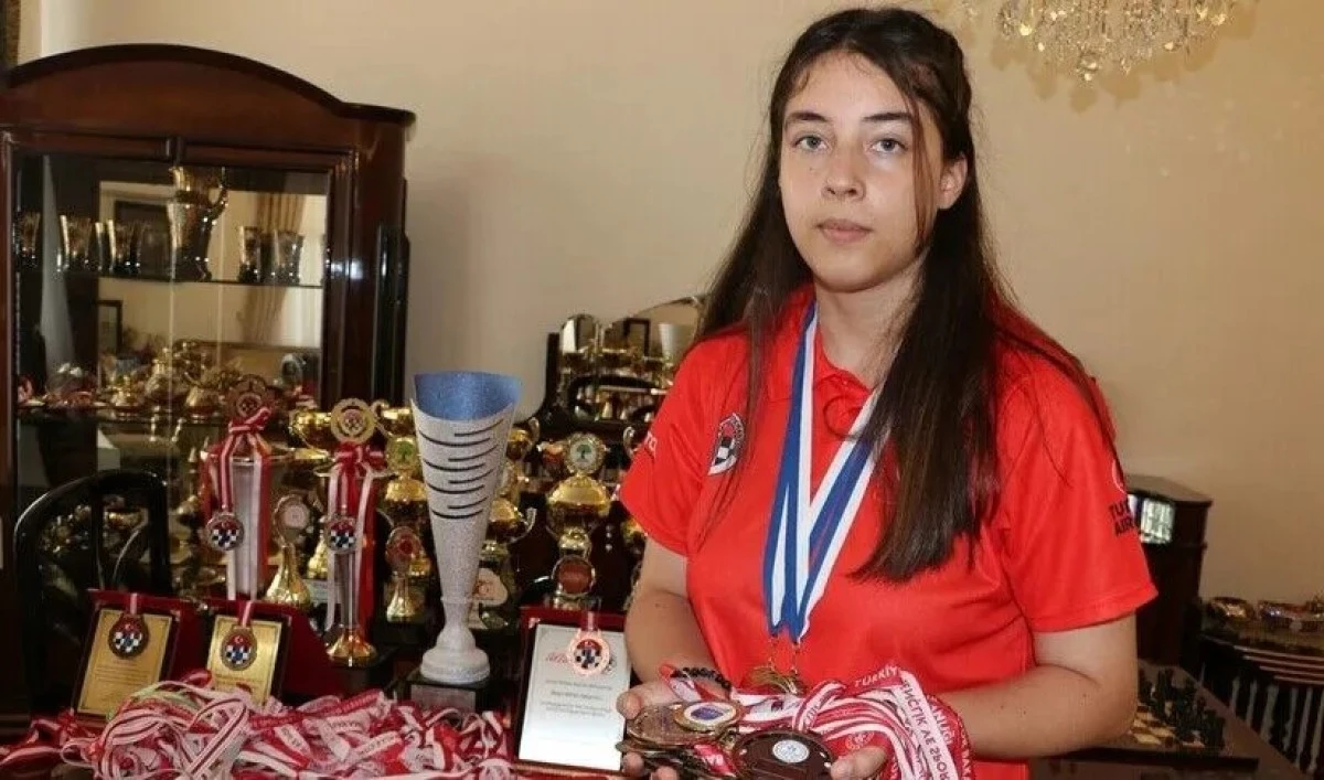 Milli satranççı Beren Kalyoncu, WFM ünvanı aldı