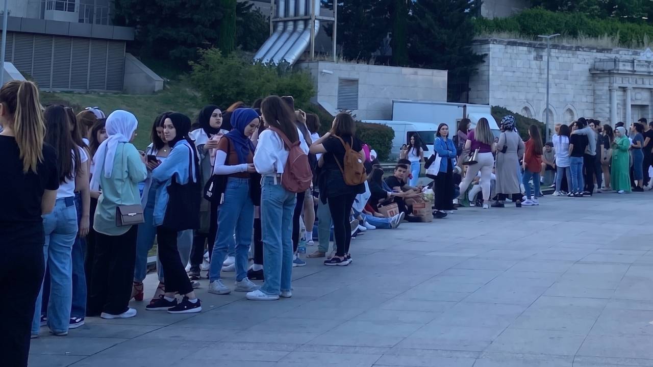 Milyonlar için saat 23.59 çağrısı yapıldı: Bu gece tamamen bitiyor Milyonlar için saat 23.59 çağrısı yapıldı: Bu gece tamamen bitiyor