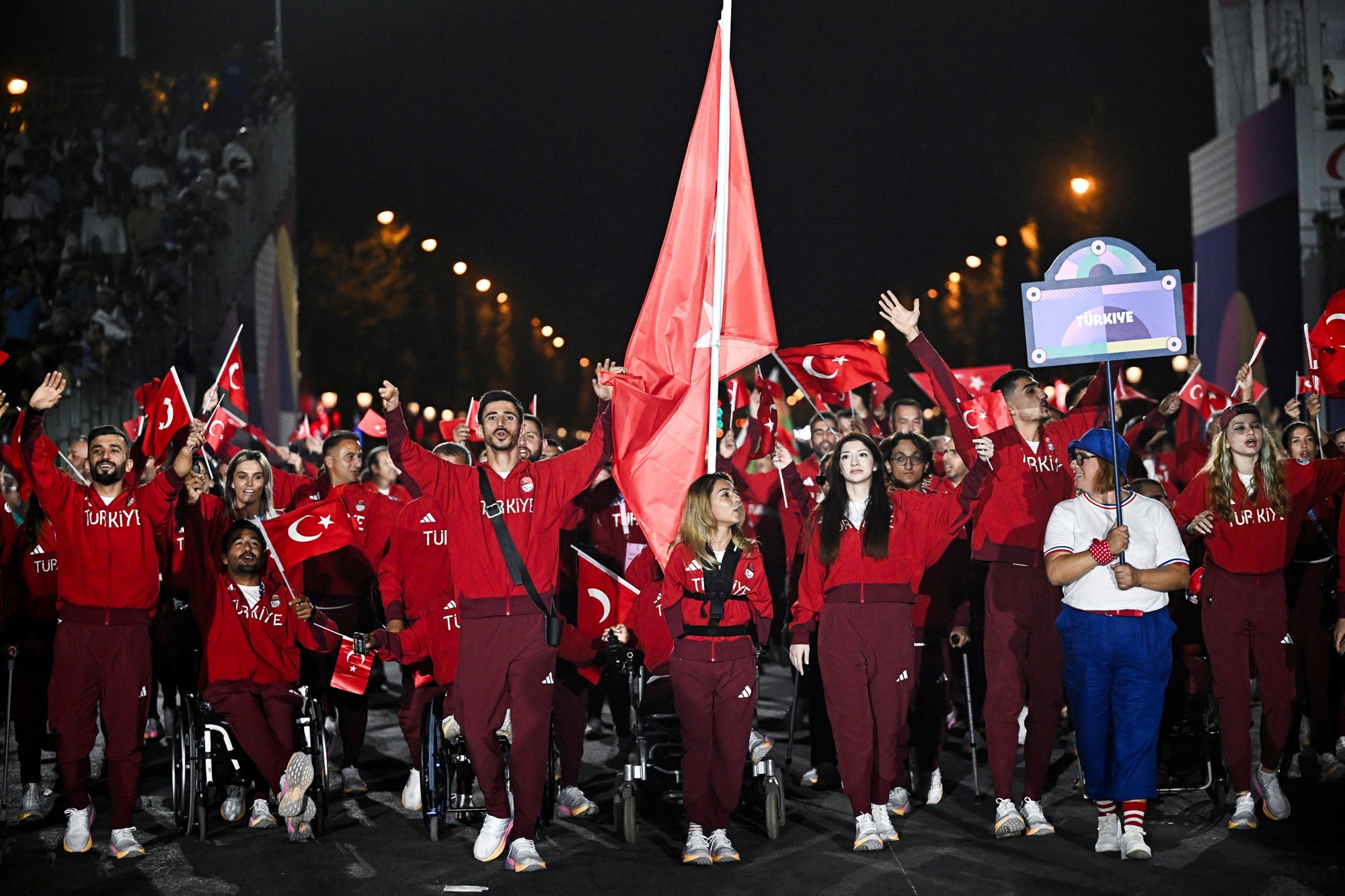 Paris 2024’te tarih yazan sporcular Türkiye’ye döndü