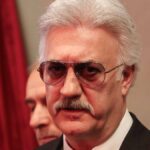 Perdenin arkasında yoksulluk var