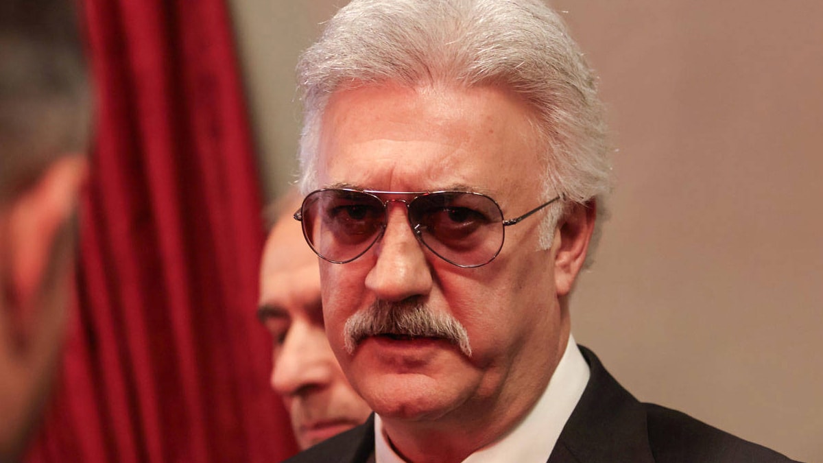 Perdenin arkasında yoksulluk var