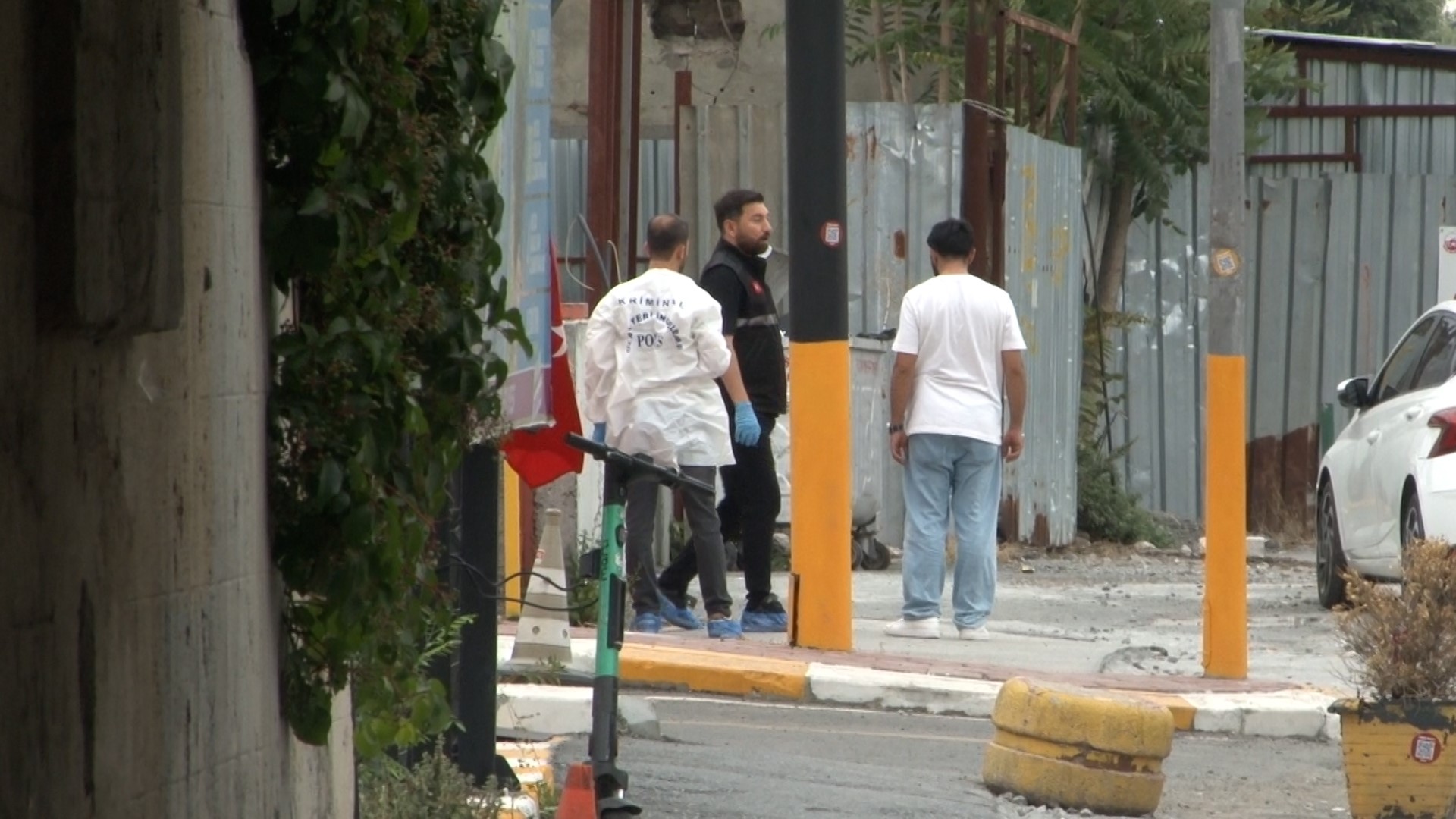 Polise bıçakla saldırmaya çalışan şüpheli ayağından vuruldu