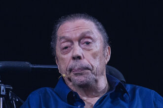 Sinema dünyasının efsane oyuncusu Tim Curry hayatını kaybetti Sinema dünyasının efsane oyuncusu Tim Curry hayatını kaybetti