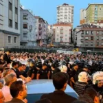 Süleymancılar’ın Ümraniye’deki adresine operasyon: Polisle cemaat üyeleri arasında arbede Süleymancılar’ın Ümraniye’deki adresine operasyon: Polisle cemaat üyeleri arasında arbede