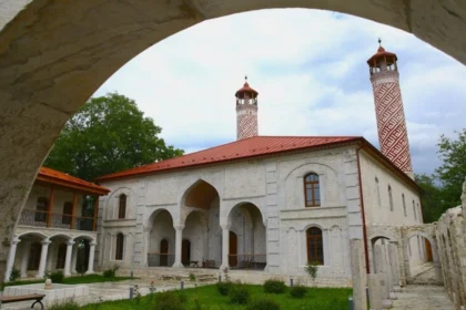 Şuşa’nın tarihi mirası aslına uygun şekilde ayağa kaldırılıyor