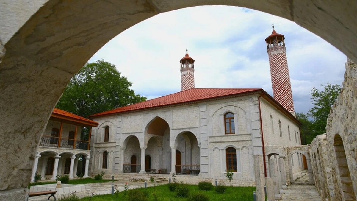 Şuşa’nın tarihi mirası aslına uygun şekilde ayağa kaldırılıyor