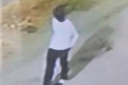 Tanınmamak için akılalmaz yöntem! Kafasında poşetle bisiklet çaldı
