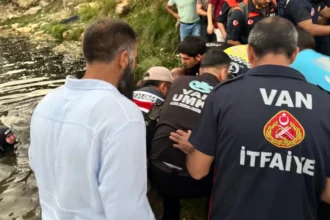 Van’da acı olay: Eşi ve çocuğunu kurtaran baba, akıntıya kapılarak hayatını kaybetti