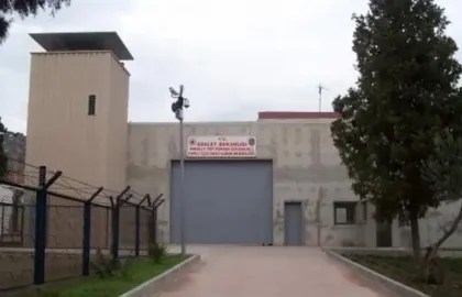 Yandaş gazeteci duyurdu: ‘Öcalan için İmralı’da tek katlı bir bina yapıldı’ Yandaş gazeteci duyurdu: ‘Öcalan için İmralı’da tek katlı bir bina yapıldı’