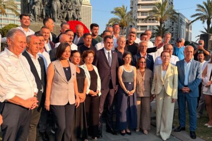 YENİ Parti İzmir örgütü ilk çelengini sundu: “30 ilçemizle iktidara hazırız!”