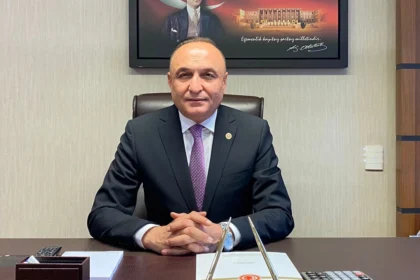 Yeni Parti vekili Melih Meriç’e bıçaklı saldırı. Saldırgan eski CHP’li ilçe başkanı çıktı Yeni Parti vekili Melih Meriç’e bıçaklı saldırı. Saldırgan eski CHP’li ilçe başkanı çıktı