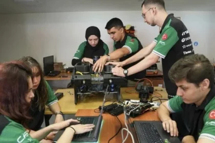YTÜ öğrencileri yapay zeka destekli otonom insansız su altı aracı geliştirdi YTÜ öğrencileri yapay zeka destekli otonom insansız su altı aracı geliştirdi