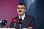 Yusuf Tekin'den serbest kıyafet açıklaması